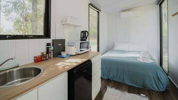 1 bedroom, bed sheets