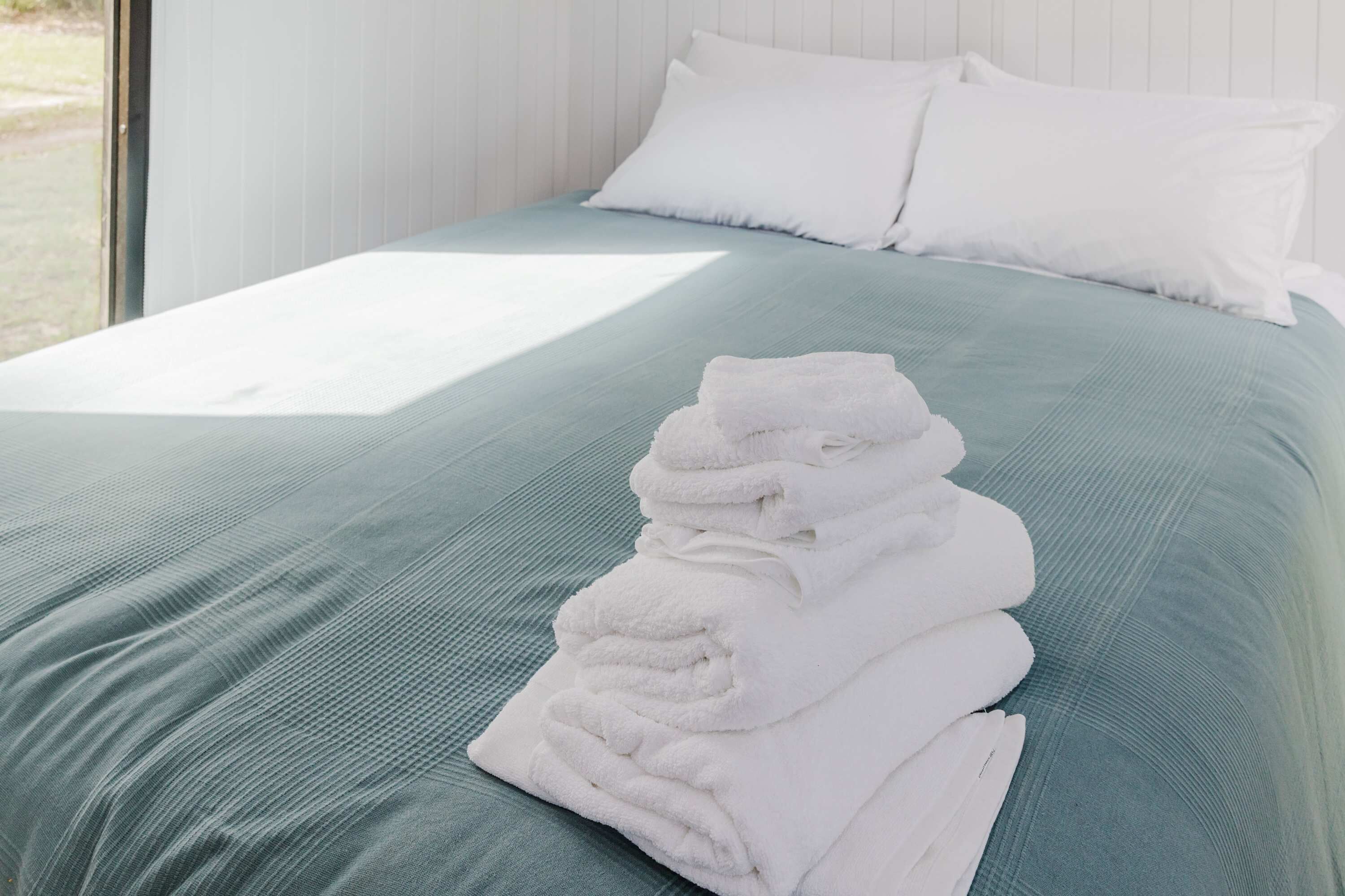 1 bedroom, bed sheets