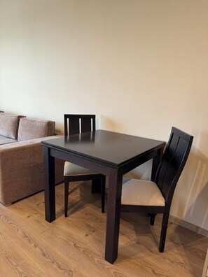 Apartment, 1 Bedroom, Private Pool, Garden View | Dining