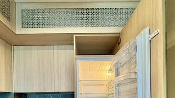 Apartment, 1 Bedroom, Private Pool, Garden View | Interior