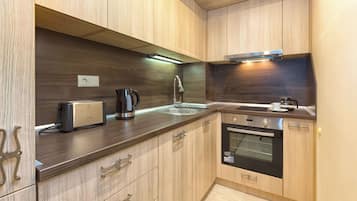 Apartment, 1 Bedroom, Private Pool, Garden View | Interior