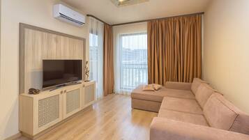 Apartment, 1 Bedroom, Private Pool, Garden View | Living room