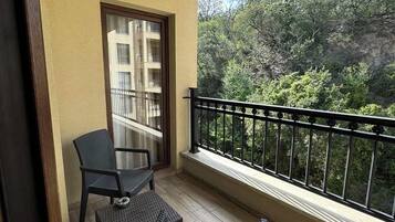 Apartment, 1 Bedroom, Private Pool, Garden View | Property grounds