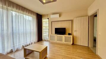 Apartment, 1 Bedroom, Private Pool, Garden View | Living room