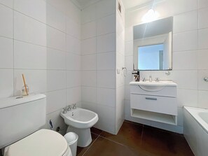 Apartment, 1 Bedroom, Accessible, Smoking | Bathroom - Spacious Studio in San Telmo With Balcony, Gym & Pool (Buenos Aires)