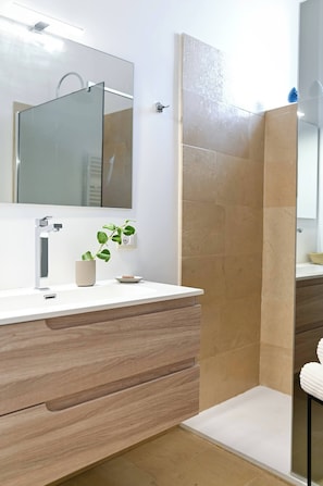 Apart Daire, 2 Yatak Odası, Balkon | Banyo
