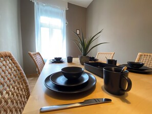 Dormitorio compartido, 1 habitación, para fumadores | Restaurantes