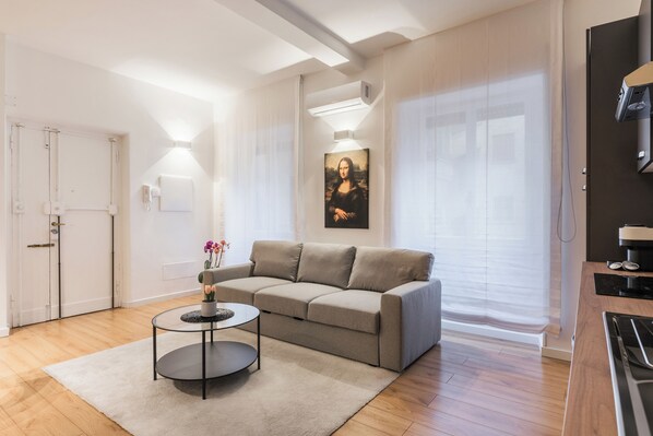 Apartment, 2 Bedrooms, Balcony, Garden View | Living area - THE Fifth Properties (Rome)