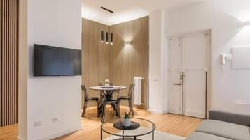 Apartment, 2 Bedrooms, Balcony, Garden View | Bahagian dalam
