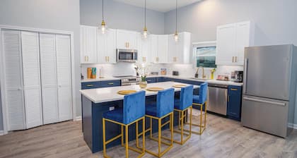 Seize the Moment! 4br/3ba Gem w/ Downtown Views!