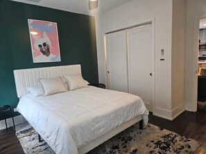 2 bedrooms, iron/ironing board, WiFi, bed sheets - Modern 2 Bed, 2 Bath Near United Center (Chicago)