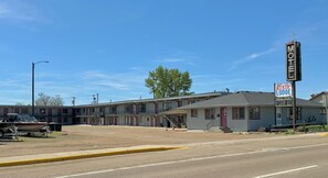 Exterior - Rustic Lodge (Glasgow)