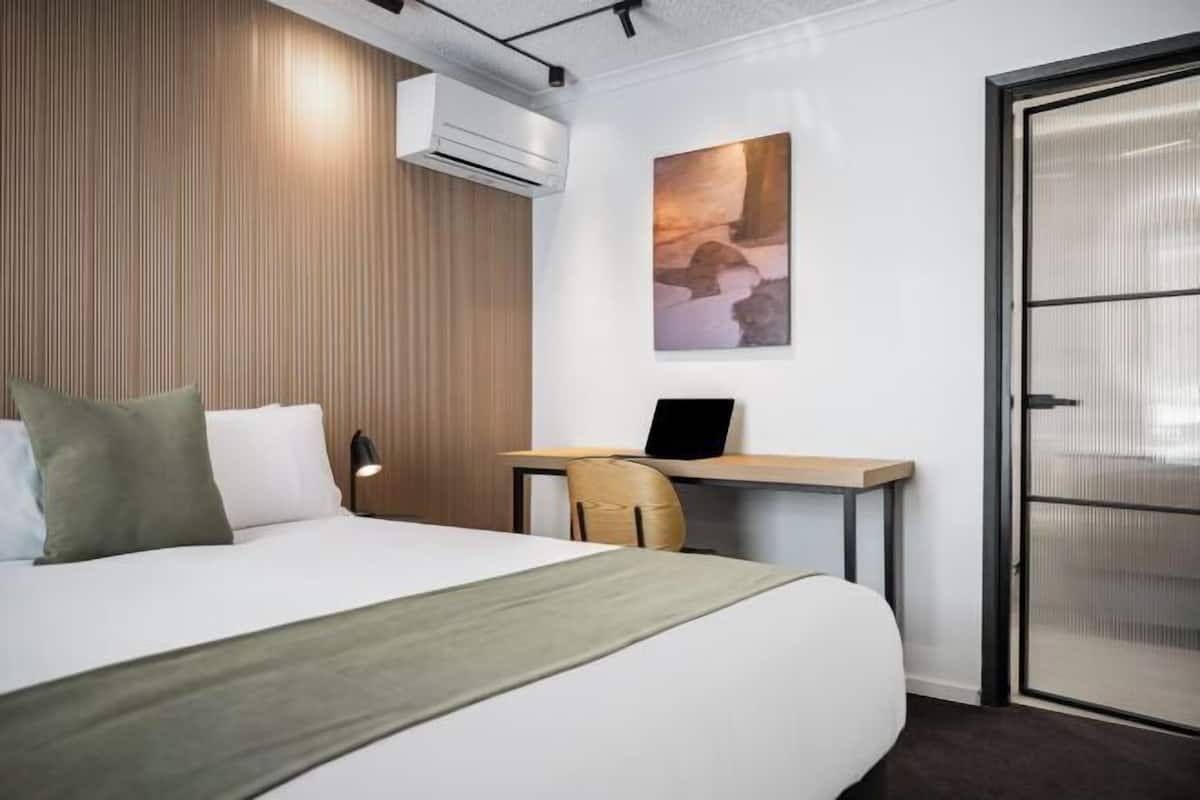 Pillowtop beds, in-room safe, desk, laptop workspace