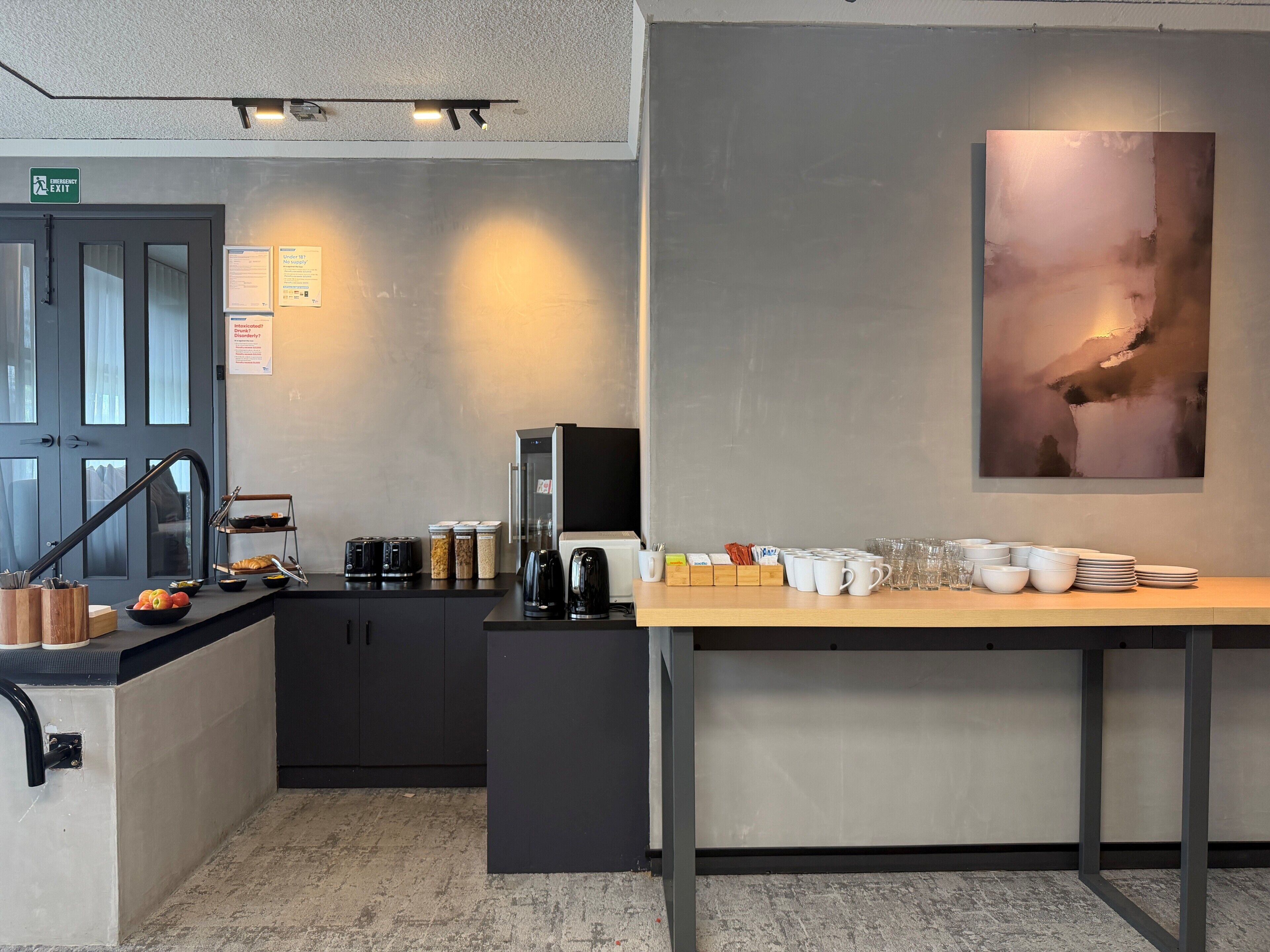 Daily continental breakfast (AUD 15.00 per person)