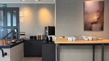 Daily continental breakfast (AUD 15.00 per person)