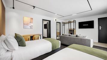 Familien-Suite | 1 Schlafzimmer, Pillowtop-Betten, Zimmersafe, individuell eingerichtet