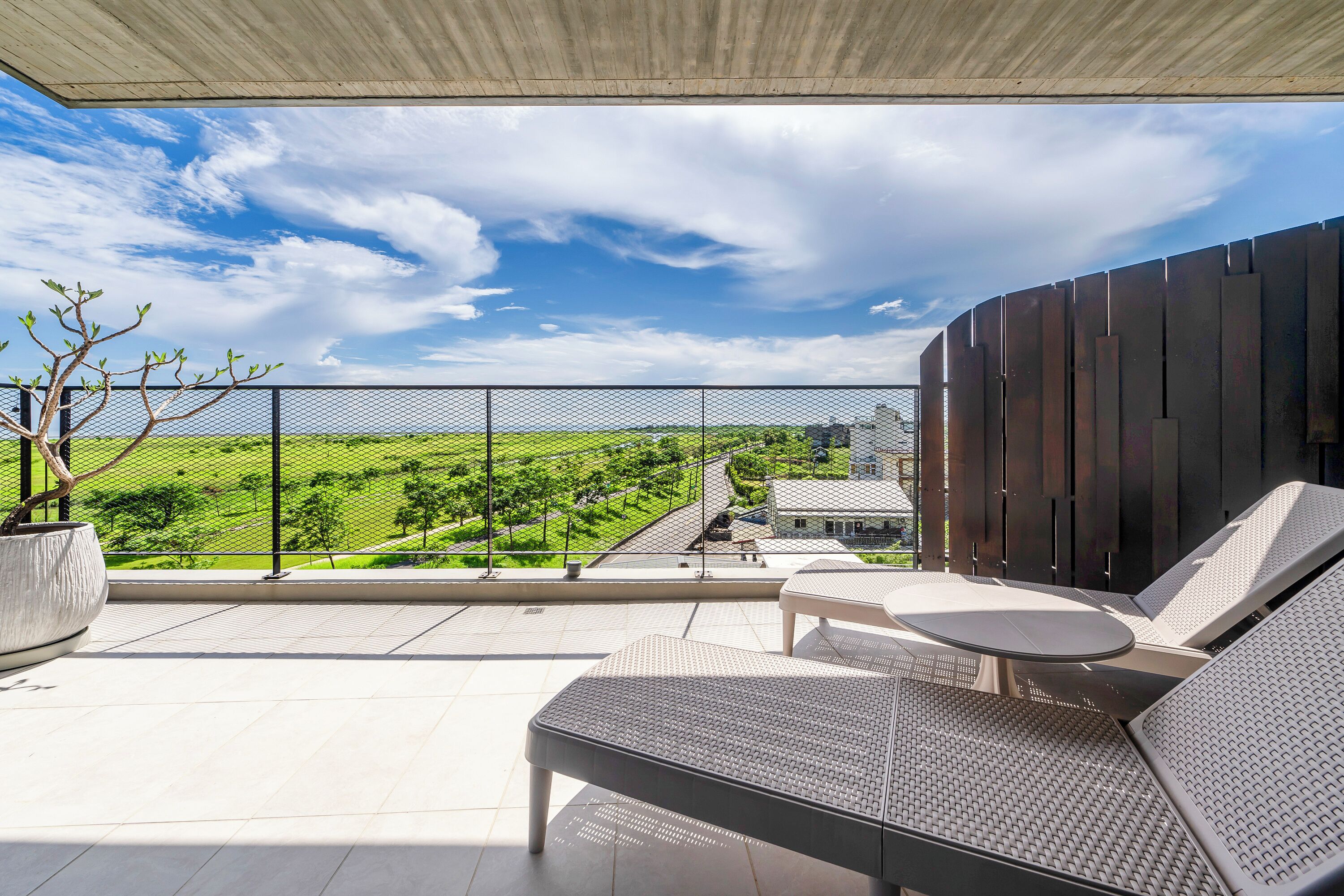 Quarto casal, 1 cama Queen, vista para o mar | Sacada