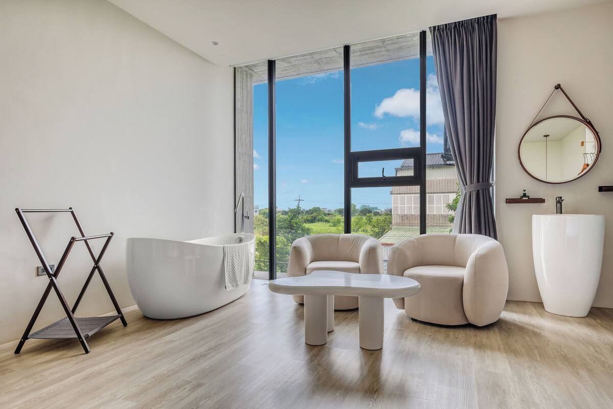 Quadruple Room with Bath | Blackout drapes, WiFi (free), bed sheets