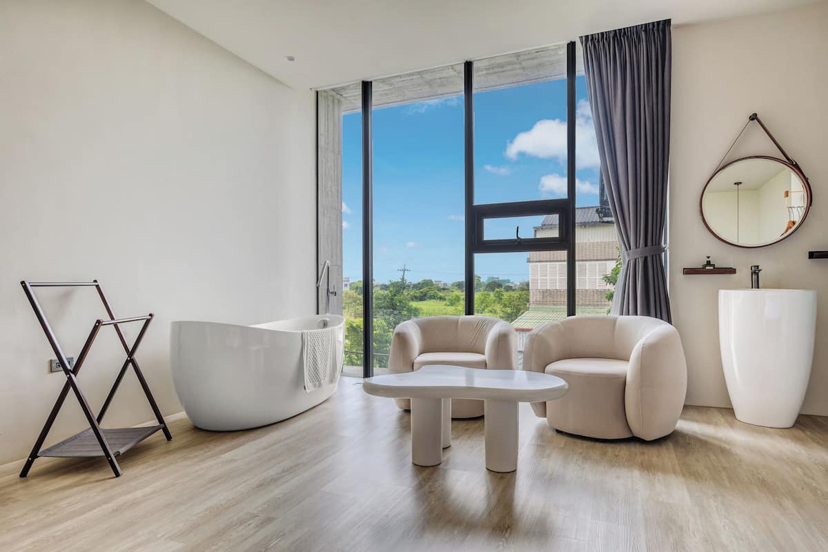 Quadruple Room with Bath | Blackout drapes, WiFi (free), bed sheets