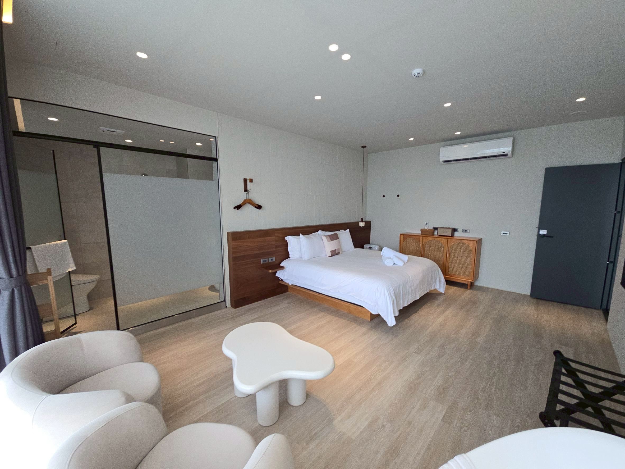 Mountain View Deluxe Double Room | Blackout drapes, free WiFi, bed sheets