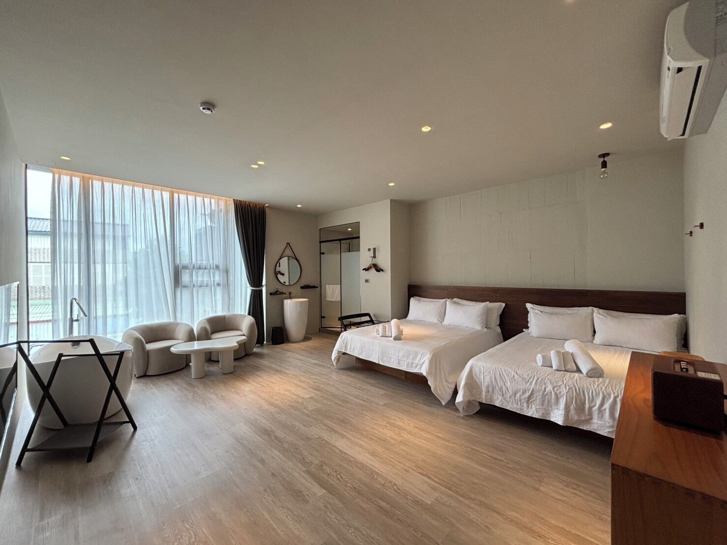 Kamar Quadruple, hot tub | Pemandangan dari kamar