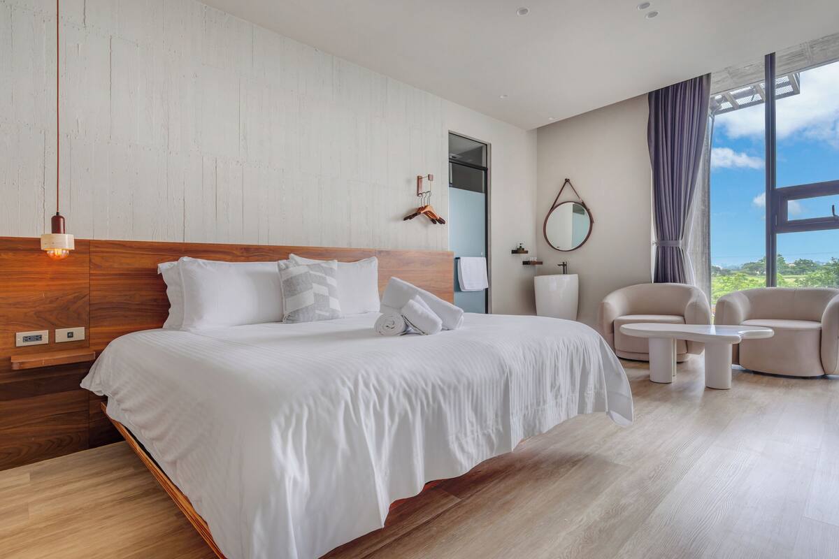 Mountain View Double Room | Blackout drapes, WiFi (free), bed sheets