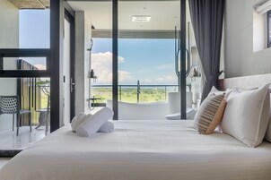 Deluxe Double Room with Sea View | Blackout drapes, free WiFi, bed sheets