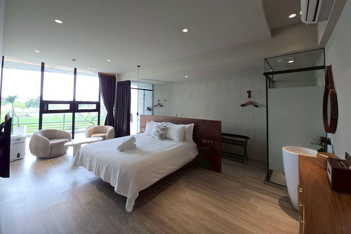 Herbergi með tvíbreiðu rúmi - baðker - sjávarsýn | Myrkratjöld/-gardínur, ókeypis þráðlaus nettenging, rúmföt