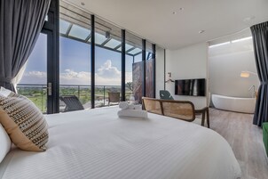 Deluxe Double Room with Balcony | Blackout drapes, free WiFi, bed sheets