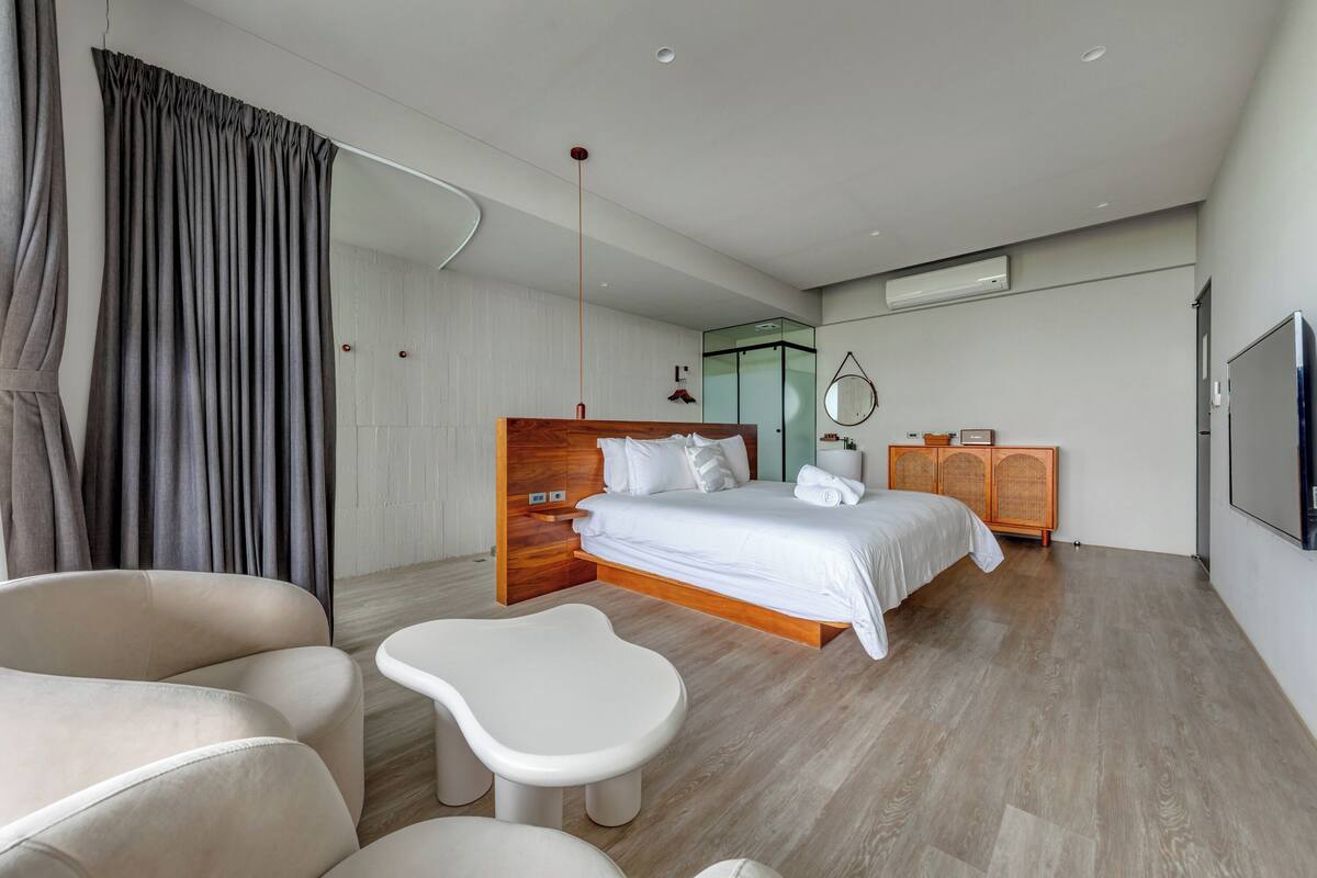 Sea View Double Room with Bathtub | Blackout drapes, WiFi (free), bed sheets