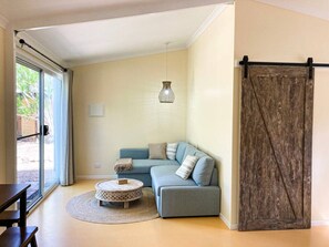 Books - Casa Verde | Off-grid hideaway Agnes Water & 1770 (Captain Creek)