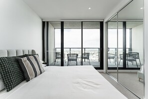 2 bedrooms, desk, iron/ironing board, WiFi