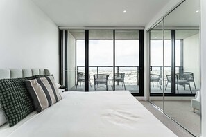 2 bedrooms, desk, iron/ironing board, WiFi