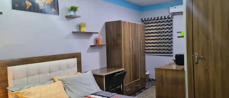 1 bedroom, WiFi, bed sheets