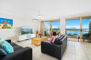 Living area - 3 Bdrm 2 Bath Apartments with Spectacular Views (Gold Coast)