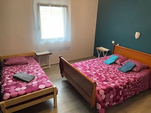 5 bedrooms, desk, iron/ironing board, free WiFi