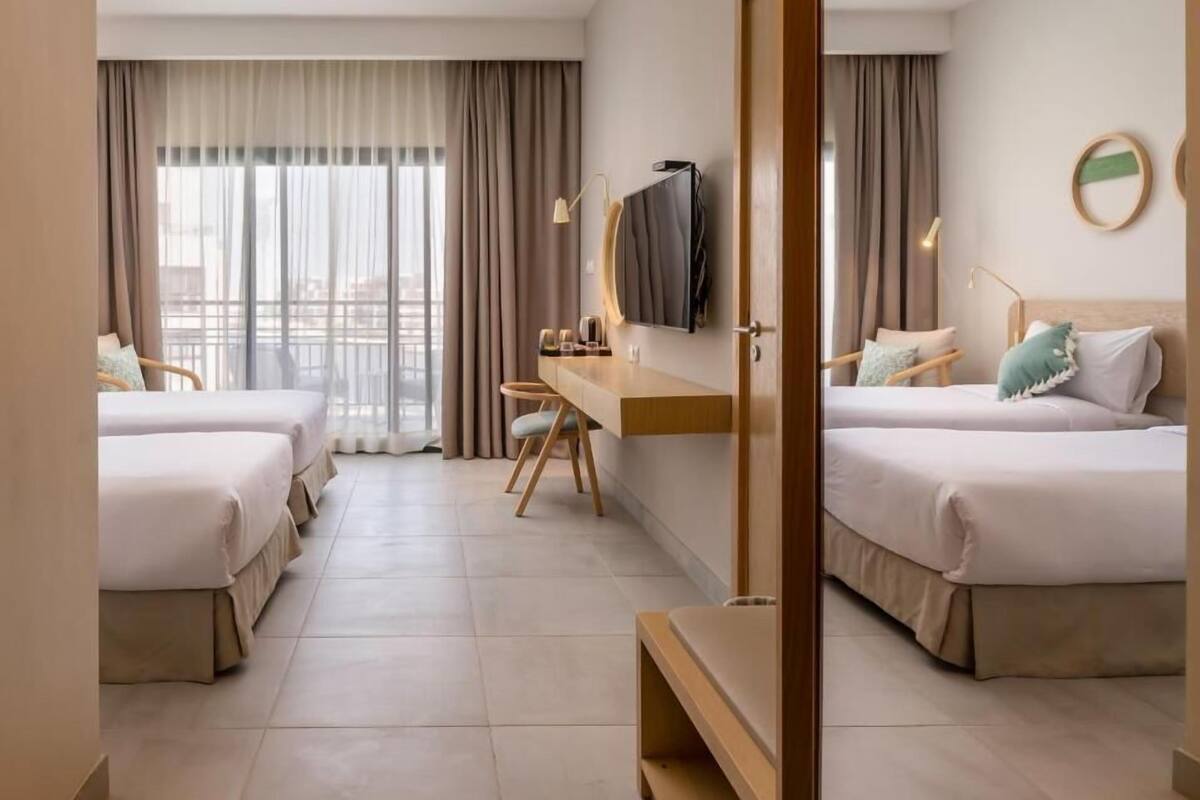 Superior Room Marina View | Seprai premium, minibar gratis, brankas, dan meja kerja