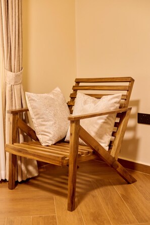 Căn hộ phong cách cổ điển, quang cảnh đồi núi | 2 phòng ngủ, bàn, khu vực làm việc phù hợp cho laptop, phòng cách âm 