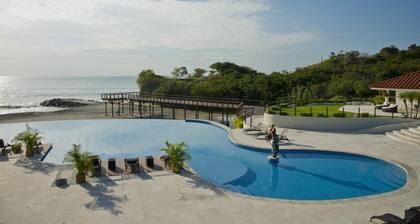 The Golf-view Condo by Acomodo