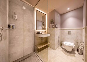 Deluxe Room Marassi View | Bathroom | Shower, rainfall showerhead, hair dryer, towels - Marassi Boutique Hotel-Marina 2 (El Alamein)