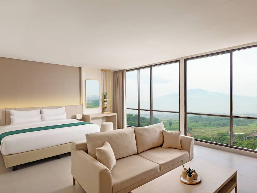 Suite | Iron/ironing board, free cribs/infant beds, rollaway beds, free WiFi