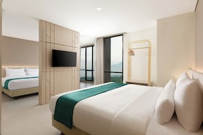 Iron/ironing board, free cots/infant beds, rollaway beds, free WiFi - Elsotel Purwokerto by Daphna Management (Purwokerto)