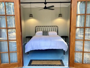 1 bedroom, bed sheets