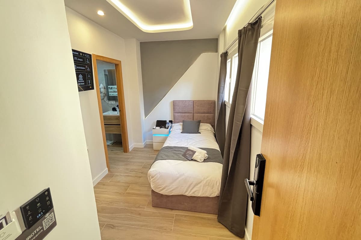 Single Room, Non Smoking, Private Bathroom | Down comforters, memory foam beds, soundproofing, free WiFi