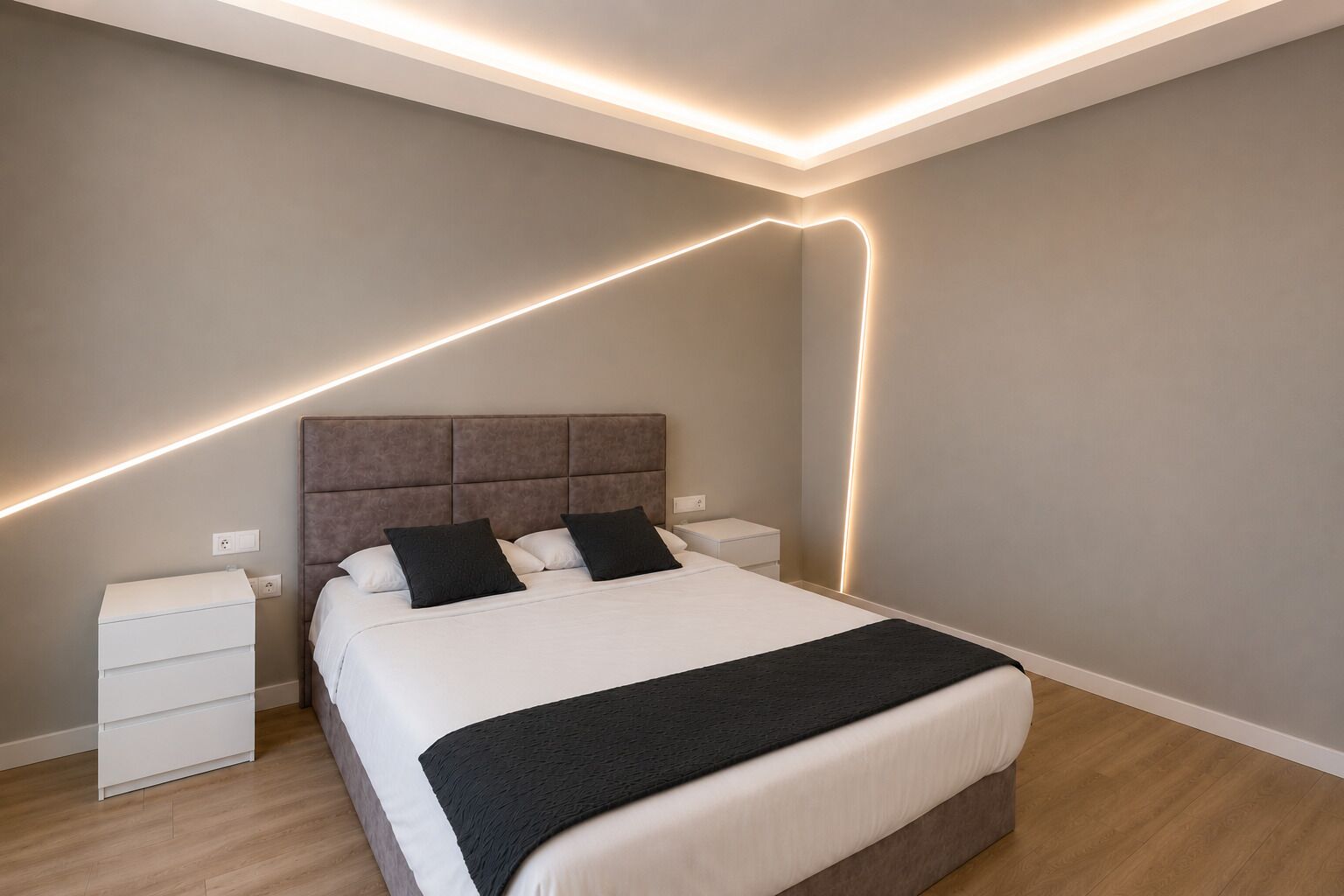 Double Room, City View | Down comforters, memory foam beds, soundproofing, free WiFi