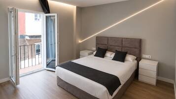 Double Room, City View | Down comforters, memory foam beds, soundproofing, free WiFi