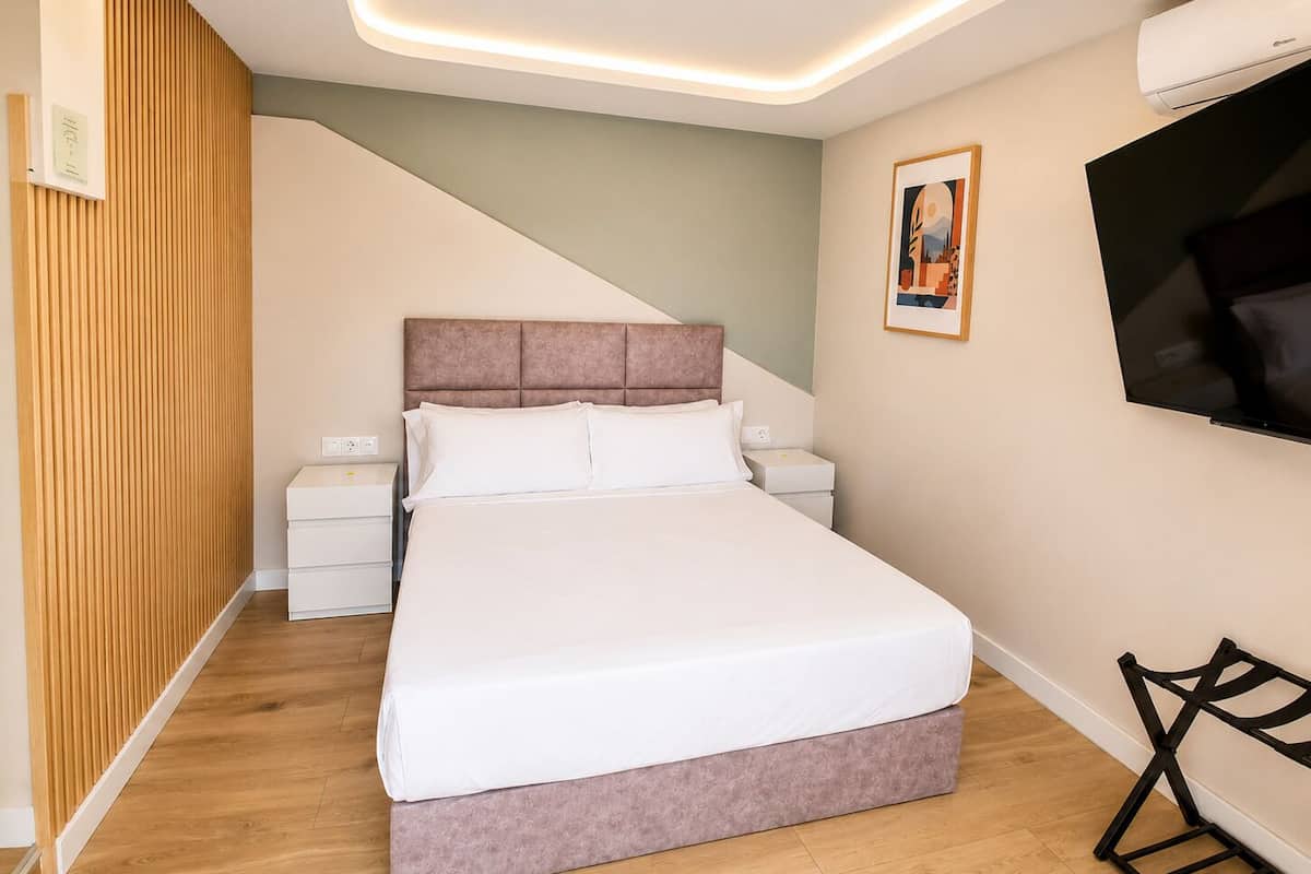 Family Quadruple Room | Down comforters, memory foam beds, soundproofing, WiFi (free)