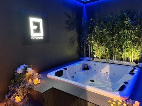 Biancheria da letto di alta qualità, copriletto in piuma. Futurotel Sevilla