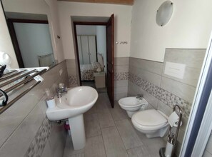 Chambre, 1 chambre, fumeurs, terrasse | Salle de bain