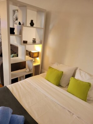 Free WiFi, bed sheets